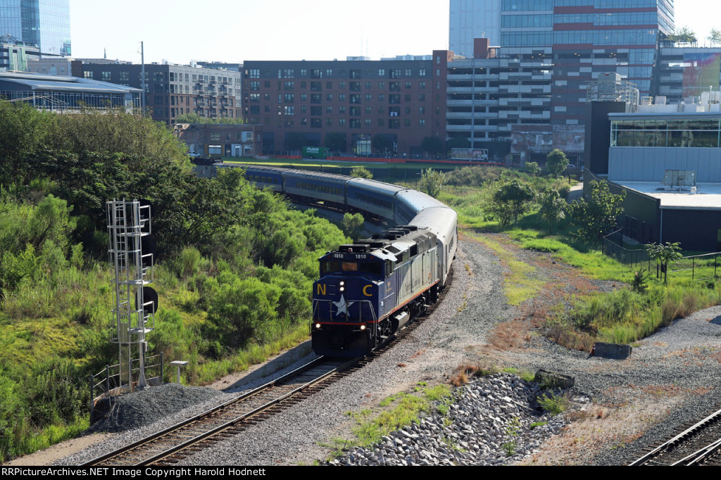 RNCX 1810 leads train P073-05 towards the station